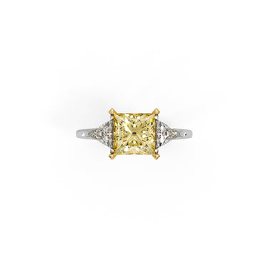 Vivid Sol Ring by Just Brilliant – 5.5ct fancy yellow lab diamond ring in 18K white gold – detail view