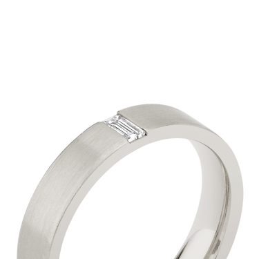 Just Brilliant brushed baguette diamond band in 18K White Gold, detail view