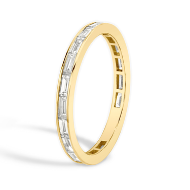 Just Brilliant Devotion band in 18K Yellow Gold, detail view.