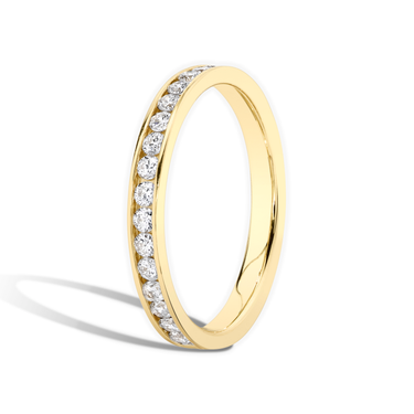 Just Brilliant Devotion band in 18K Yellow Gold, upright view.