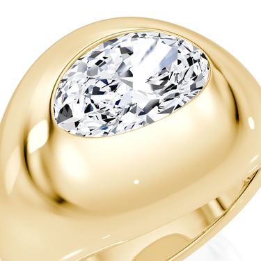 Just Brilliant oval dome band in 18K Yellow Gold, detail2 view.