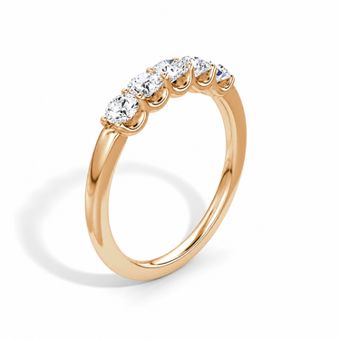 Just Brilliant Five Stone Diamond Band, Petite version with Round Brilliant diamonds in 18K rose gold, upright view. #jb-five-stone_petite_round-brilliant_18k-rose-gold_upright