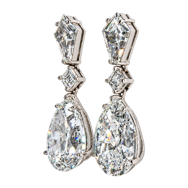 Larmes Souveraines Diamond Earrings in 18K white gold, three-quarter view