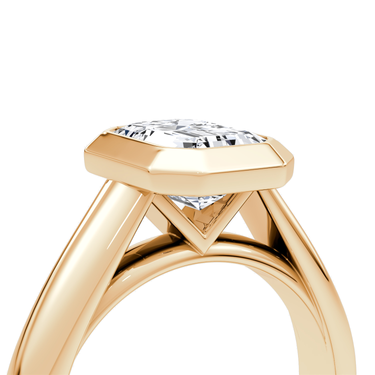 Just Brilliant Sculpture Bezel Ring, Emerald, 18K Rose Gold, detail view.