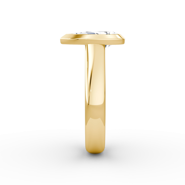 Just Brilliant Sculpture Bezel Ring, Pear, 18K Yellow Gold, side view.