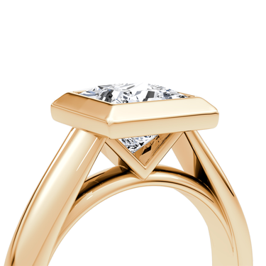 Just Brilliant Sculpture Bezel Ring, Princess, 18K Rose Gold, detail view.