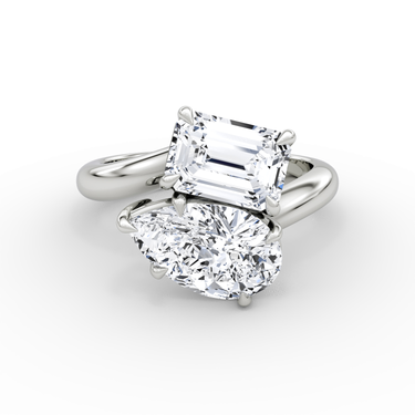 Just Brilliant Toi et Moi Bypass ring, plain band, emerald and pear diamonds, 18K White Gold, front view