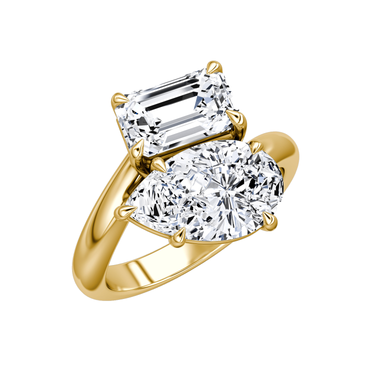 Just Brilliant Toi et Moi Bypass ring, plain band, emerald and pear diamonds, 18K Yellow Gold, oblique view