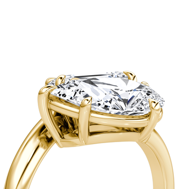 Just Brilliant Toi et Moi Bypass ring, plain band, emerald and pear diamonds, 18K Yellow Gold, oblique2 view