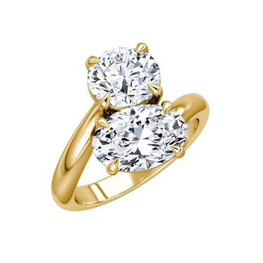 Just Brilliant Toi et Moi Bypass ring, plain band, round brilliant and oval diamonds, 18K Yellow Gold, oblique view