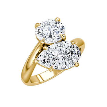 Just Brilliant Toi et Moi Bypass ring, plain band, round brilliant and pear diamonds, 18K Yellow Gold, oblique view