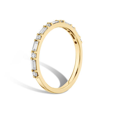 Just Brilliant Alternating Shapes Band in 18K Yellow Gold, oblique view.
