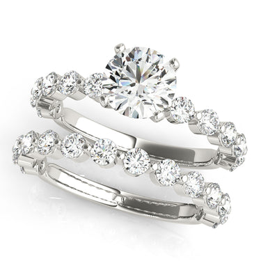 Single Shared Prong Engagement Ring – Lab Diamond Engagement Ring in 18K Gold | Just Brilliant – close-up view