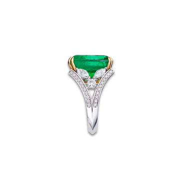 Aurora Verde Ring by Just Brilliant – 14.12ct natural Colombian emerald and lab diamond ring in 18K gold – close-up view
