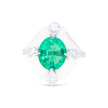 Colombian Essence Ring by Just Brilliant – 4.05ct lab-grown Colombian emerald ring in 18K white gold – detail view