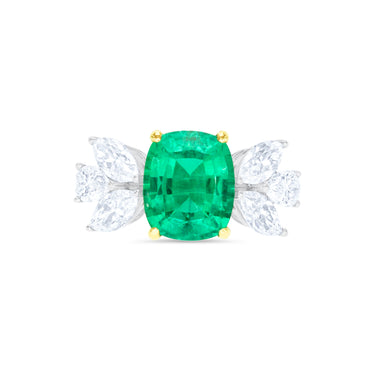 Emerald Allure Ring by Just Brilliant – 7ct lab-grown Colombian emerald ring in 18K white gold – detail view