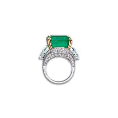Elysian Emerald Ring by Just Brilliant – 30.42ct Colombian emerald and 10.56ct lab diamond ring in 18K gold – detail view