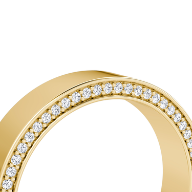 Just Brilliant pavé border band, 18K Yellow Gold, detail view