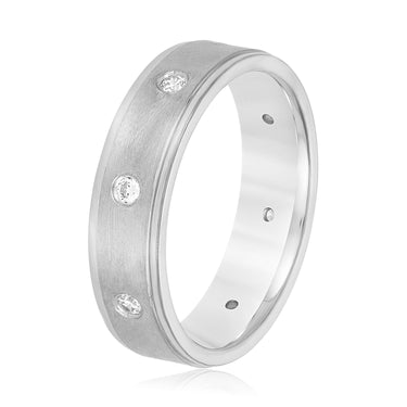 6mm Heavy Weight Mens Band with Diamond – Lab Diamond Men's Band in 18K Gold | Just Brilliant – detail view