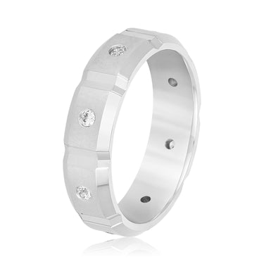 6mm Heavy Weight Mens Band with Diamond – Lab Diamond Men's Band in 18K Gold | Just Brilliant – detail view
