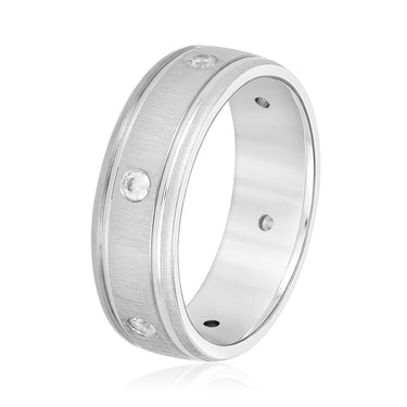 6mm Heavy Weight Mens Band with Diamond – Lab Diamond Men's Band in 18K Gold | Just Brilliant – detail view