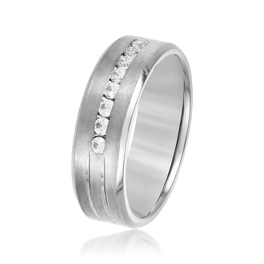 7mm Heavy Weight Mens Band with Diamond – Lab Diamond Men's Band in 18K Gold | Just Brilliant – detail view