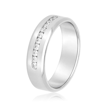 6mm Heavy Weight Mens Band with Diamond – Lab Diamond Men's Band in 18K Gold | Just Brilliant – detail view