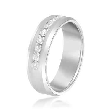 7mm Heavy Weight Mens Band with Diamond – Lab Diamond Men's Band in 18K Gold | Just Brilliant – detail view
