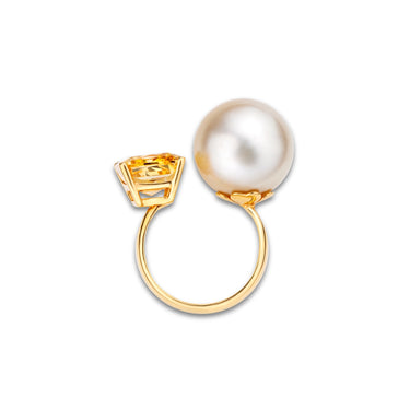 Solar Pearl Ring by Just Brilliant – 5.5ct yellow lab diamond and Akoya pearl ring in 18K gold – detail view