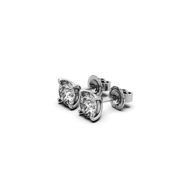 Solitaire Stud Earrings by Just Brilliant – D-color lab-grown diamond studs in 18K gold – close-up view