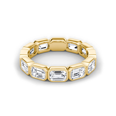 Just Brilliant bezel eternity band, emerald, 18K Yellow Gold, front view.