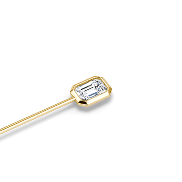 Bezel Lapel Pin in yellow gold, detail view