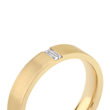 Just Brilliant brushed baguette diamond band in 18K Yellow Gold, detail view