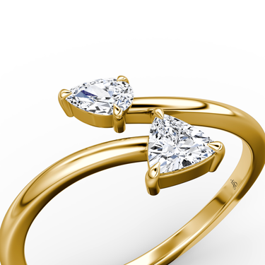 Just Brilliant Bypass Cuff ring in 18K Yellow Gold, detail view