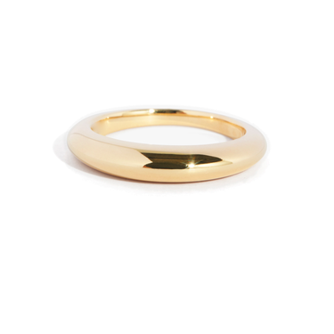 Just Brilliant curator band, 18K Yellow Gold, front view, white background with natural shadow