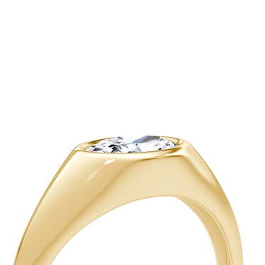Just Brilliant East West Signet ring in yellow gold — detail