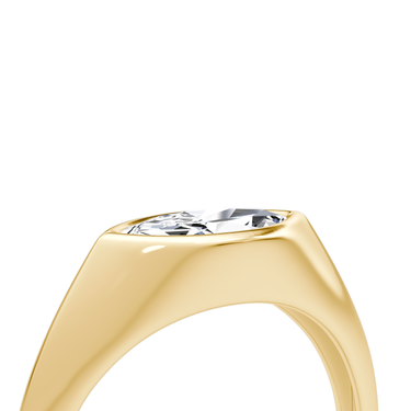 Just Brilliant East West Signet ring in yellow gold — detail