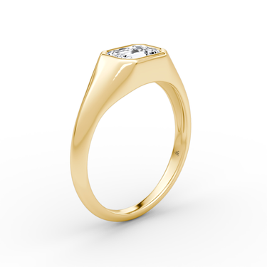 Just Brilliant East West Signet ring in yellow gold — upright