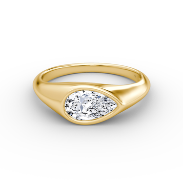 Just Brilliant East West Signet ring in yellow gold — front