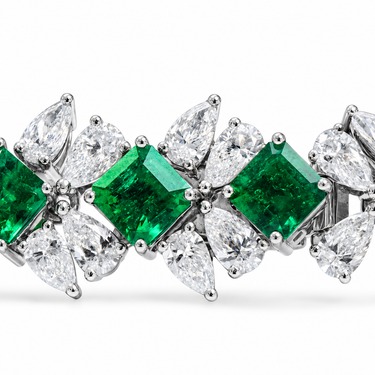 Feuillage d’Émeraude Bracelet by Just Brilliant — square emerald and pear-cut diamond setting detail