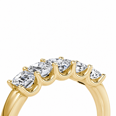 Just Brilliant Five Stone Diamond Band, Large version with Emerald diamonds in 18K yellow gold, detail view. #jb-five-stone_large_emerald_18k-yellow-gold_detail