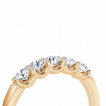 Just Brilliant Five Stone Diamond Band, Petite version with Round Brilliant diamonds in 18K rose gold, detail view. #jb-five-stone_petite_round-brilliant_18k-rose-gold_detail