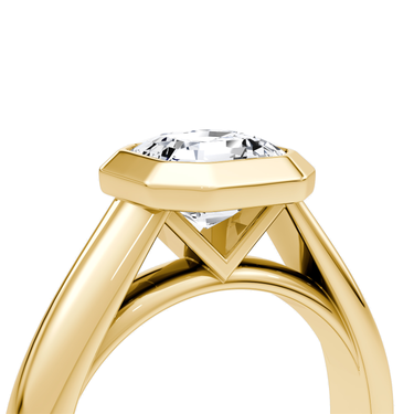 Just Brilliant Sculpture Bezel Ring, Asscher, 18K Yellow Gold, detail view.