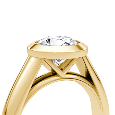 Just Brilliant Sculpture Bezel Ring, Round Brilliant, 18K Yellow Gold, detail view.