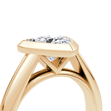 Just Brilliant Sculpture Bezel Ring, Trillion, 18K Rose Gold, detail view.