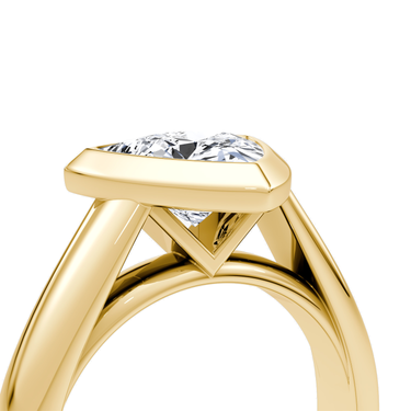 Just Brilliant Sculpture Bezel Ring, Trillion, 18K Yellow Gold, detail view.