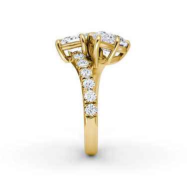 Just Brilliant Toi et Moi Bypass ring, pavé band, emerald and pear diamonds, yellow gold, side view