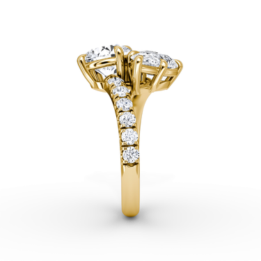 Just Brilliant Toi et Moi Bypass ring, pavé band, round brilliant and pear diamonds, 18K Yellow Gold, side view