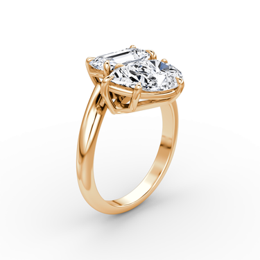 Just Brilliant Toi et Moi Bypass ring, plain band, emerald and pear diamonds, 18K Rose Gold, upright view