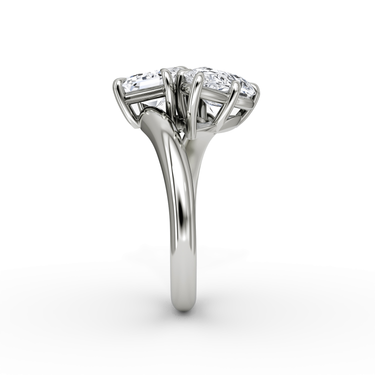 Just Brilliant Toi et Moi Bypass ring, plain band, emerald and pear diamonds, 18K White Gold, side view